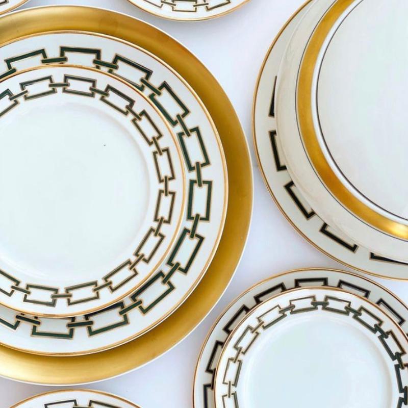 PRATO RASO EM PORCELANA  (DETALHES EM OURO 24K) | ELOS
